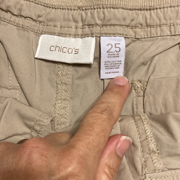 Chicos beige Bermuda shorts size 2.5 - Picture 3 of 4
